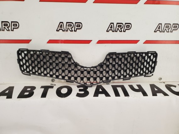 Решетка радиатора Toyota Yaris 2005-2011