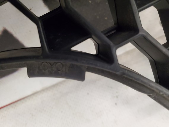 Решетка радиатора Toyota Yaris 2005-2011