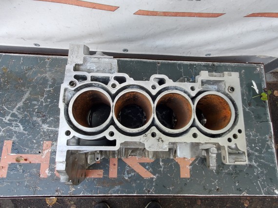 Блок цилиндров Nissan X-Trail 2007 T30 2.5 2000–2007