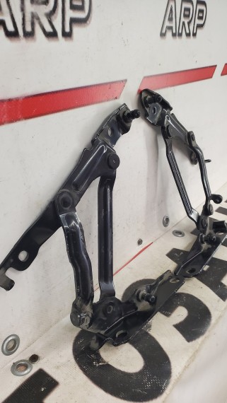 Петли багажника Mazda 3 BK 2003-2009