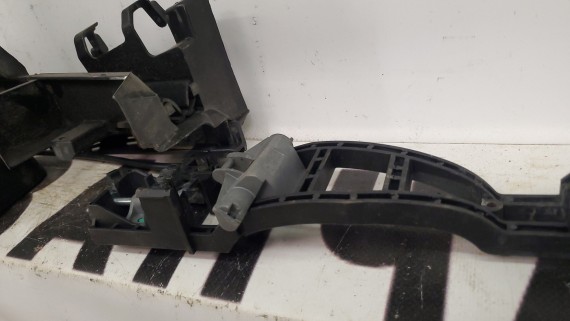 Замок двери передней правой Ford Focus 2 2007-2011