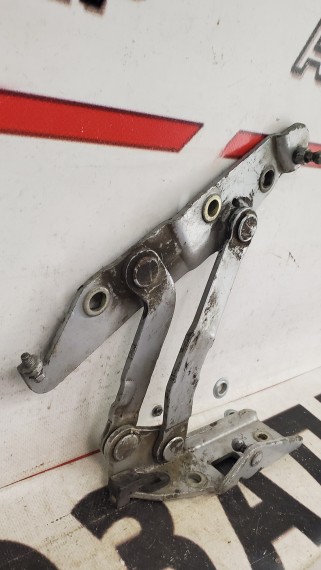 Петля багажника левая Nissan Primera P12 2001–2008
