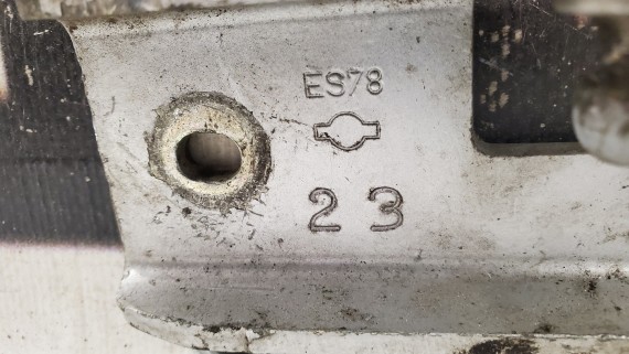 Петля багажника левая Nissan Primera P12 2001–2008