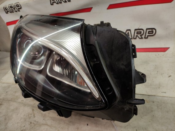 Фара правая Mercedes GLC X253 2015-2019 LED