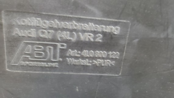 Накладка крыла переднего правого Audi Q7 2005-2015