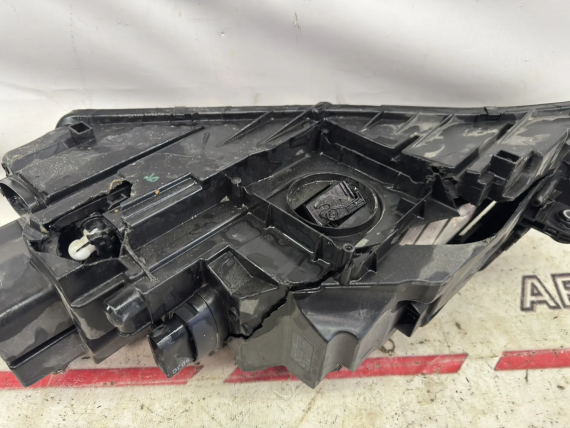 Фара правая LED Skoda Octavia A7 2017-2020