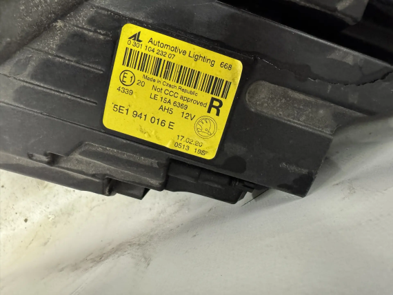 Фара правая LED Skoda Octavia A7 2017-2020