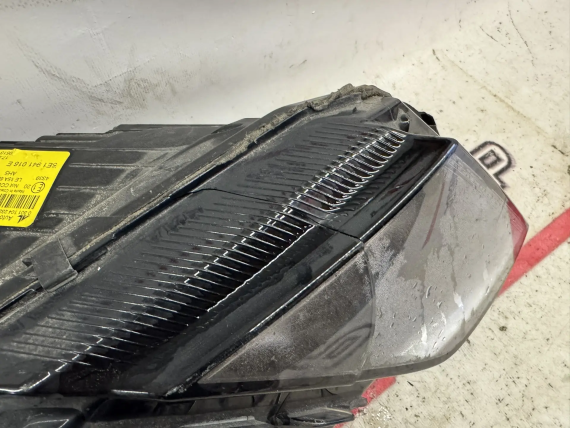 Фара правая LED Skoda Octavia A7 2017-2020