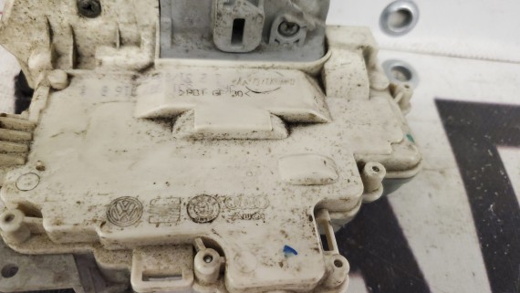 Замок двери передний правый Volkswagen Touareg 2 NF 2010-2018