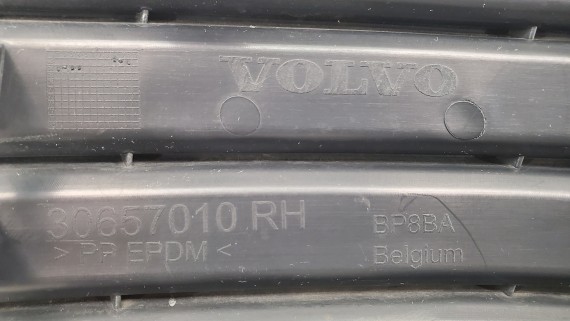 Заглушка бампера левая правая Volvo S40 2004-2007