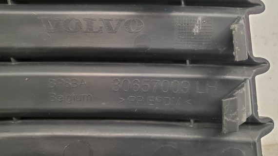 Заглушка бампера левая правая Volvo S40 2004-2007