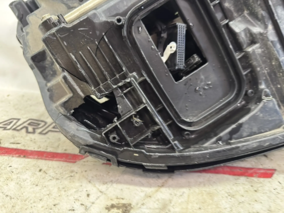 Фара левая Mercedes-Benz E-Classe W213 2016-2020