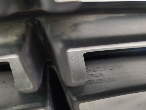 Решетка переднего бампера нижняя  VOLVO S40 2 2004-2007