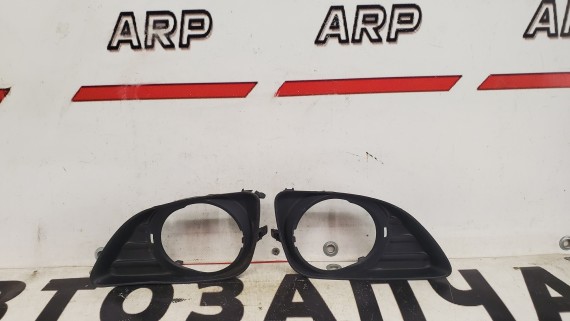 Накладка противотуманной фары левая правая Toyota Camry 2006-2011 V40