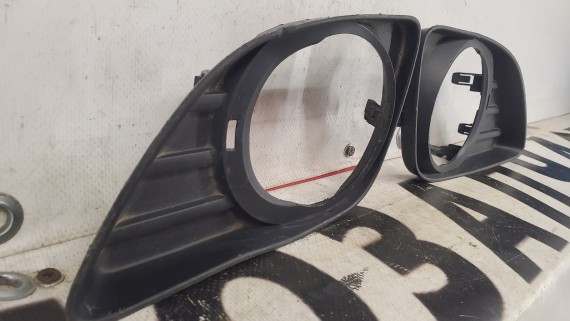 Накладка противотуманной фары левая правая Toyota Camry 2006-2011 V40