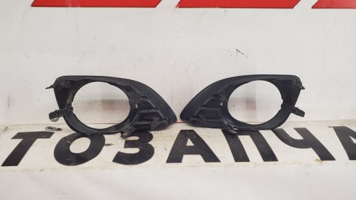 Накладка противотуманной фары левая правая Toyota Camry 2006-2011 V40