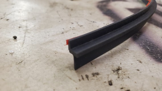 Уплотнитель заднего стекла Camry V50 2011-2018