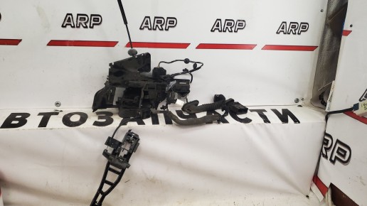 Замок двери задней правой Ford Focus 2 2004-2011