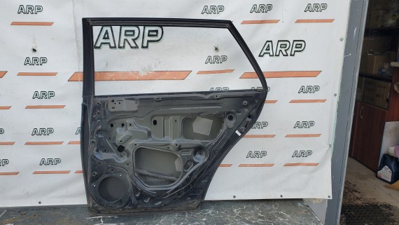Дверь задняя правая Toyota Avensis 2 Wagon 2003-2009