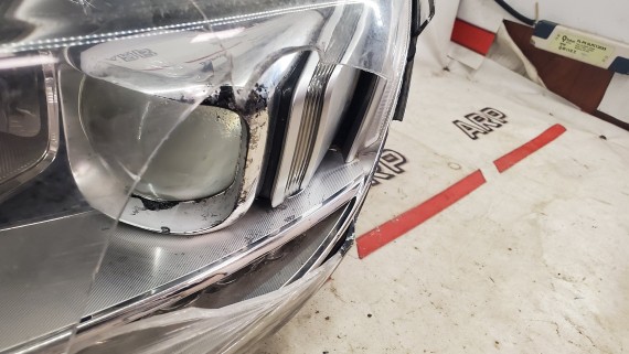 Фара левая KIA Quoris 2012-2014 Xenon