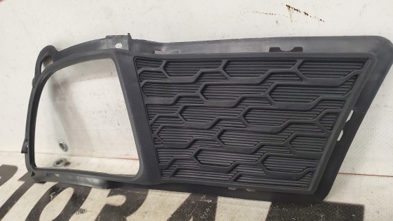 Накладка ПТФ правая Kia Cerato 2 2008–2013