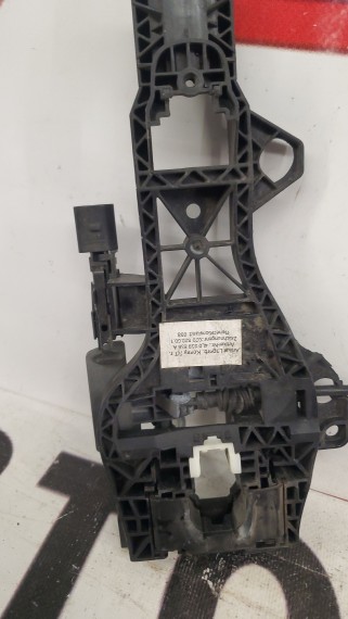 Замок двери задний правый Audi Q7 4L 2007-2015