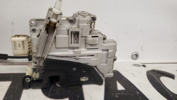 Замок двери задний правый Audi Q7 4L 2007-2015