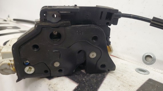 Замок двери задний правый Audi Q7 4L 2007-2015